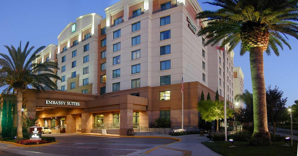 Embassy Suites by Hilton Sacramento Riverfront Promenade - Best Business Hotels in Sacramento, CA