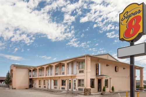 hotels with suites in Evanston