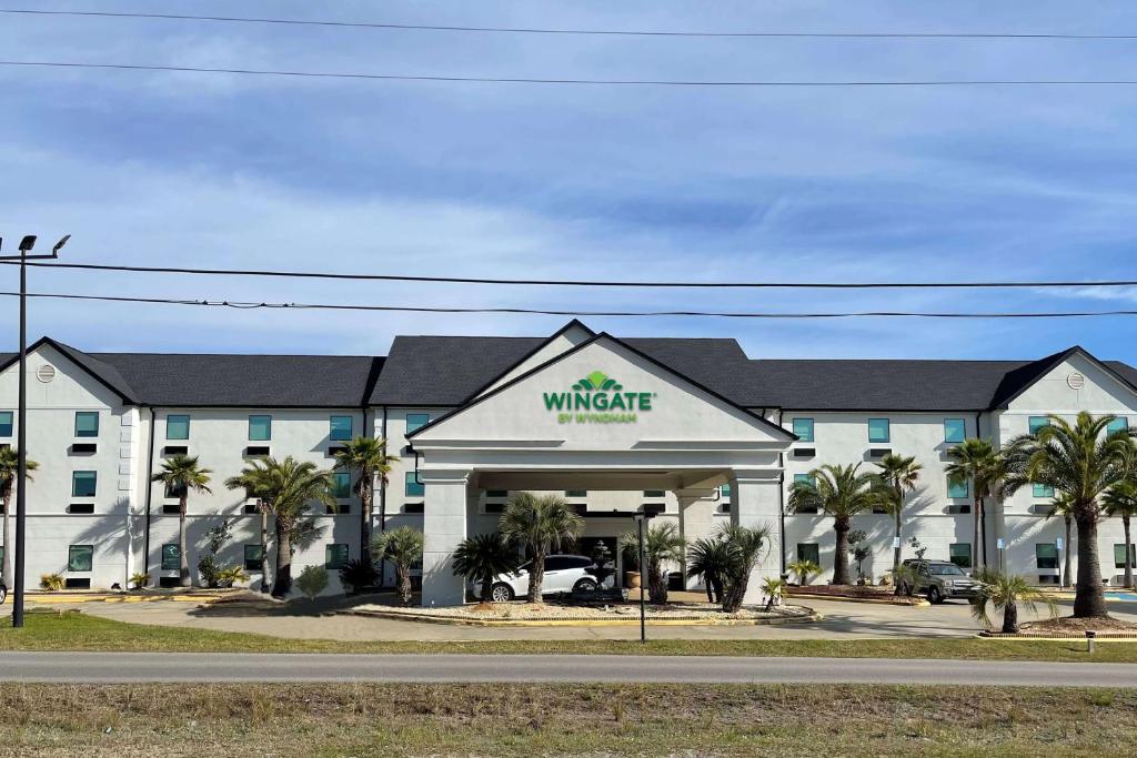 Wingate by Wyndham Biloxi - Ocean Springs - Best Pool Hotels in Biloxi, MS