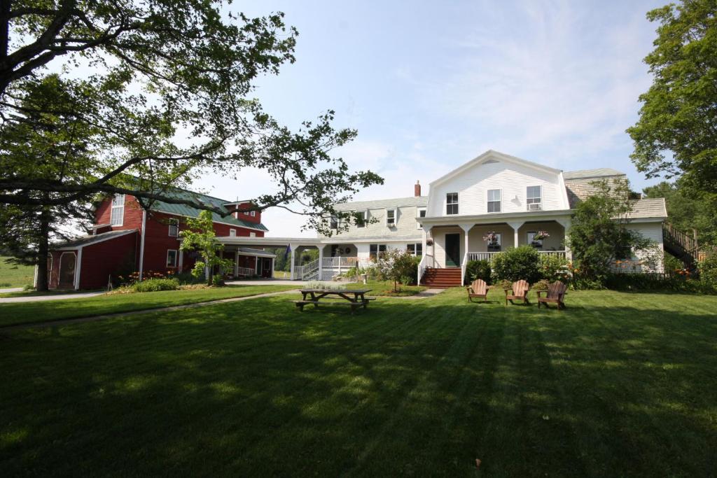 Maple Hill Farm Inn - Best Hotels with Free Breakfast in Maine