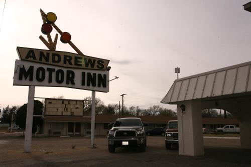 hotels with suites in Midland