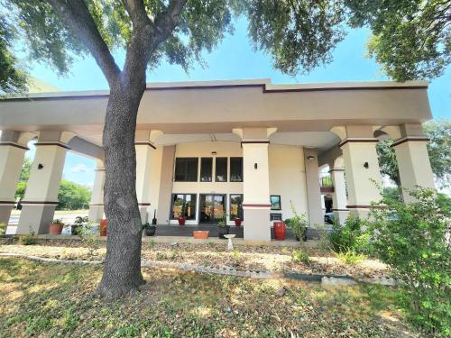 Days Inn by Wyndham San Marcos - Best Hotels in San Marcos, TX