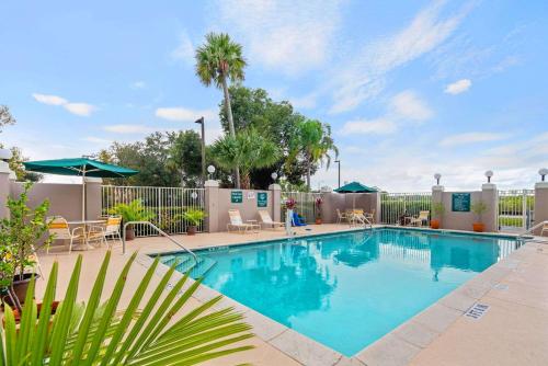 suite hotels in Naples