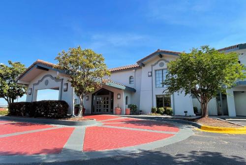 Travelodge by Wyndham Tuscaloosa - Best Pet-Friendly Hotels in Tuscaloosa, AL