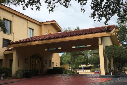 Days Inn by Wyndham Gainesville Florida - Best Fitness Hotels in Gainesville, FL