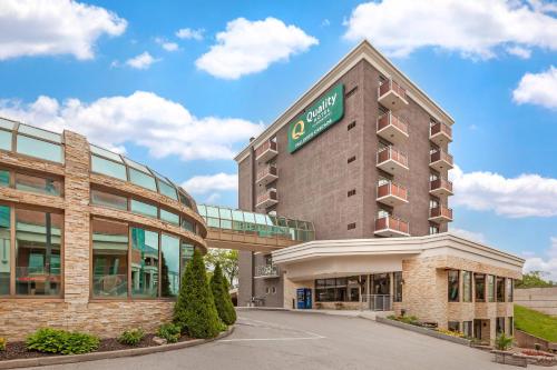 Quality Hotel Fallsview Cascade - Best Hotels in Niagara Falls