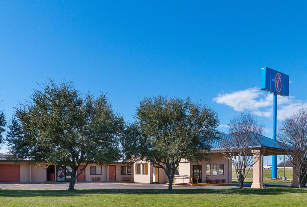 Motel 6-Waco, TX - Best Pet-Friendly Hotels in Waco, TX