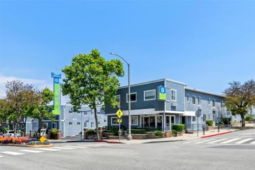 SureStay Hotel by Best Western Santa Monica - Best Parking Hotels in Santa Monica, CA