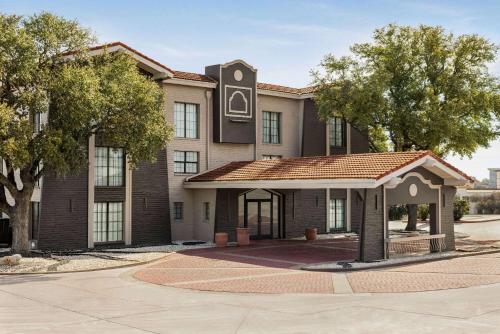 La Quinta Inn by Wyndham San Antonio I-35 N at Toepperwein - Best Pool Hotels in San Antonio, TX