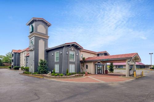 suite hotels in Lenexa