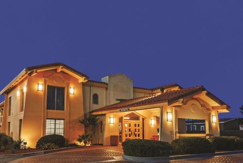 suite hotels in Midland