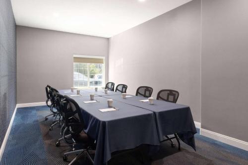 La Quinta by Wyndham Bakersfield North - Best Business Hotels in Bakersfield, CA