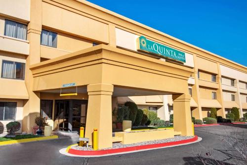 La Quinta by Wyndham Albuquerque Journal Ctr NW - Best Pool Hotels in Albuquerque, NM