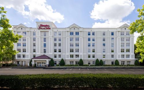 Hampton Inn & Suites Raleigh/Cary I-40 (PNC Arena)