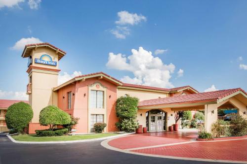hotels with suites in Little Rock