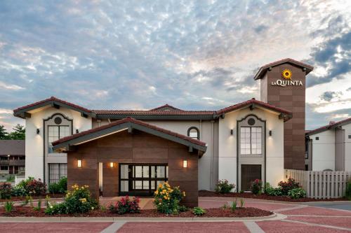 suite hotels in Columbus