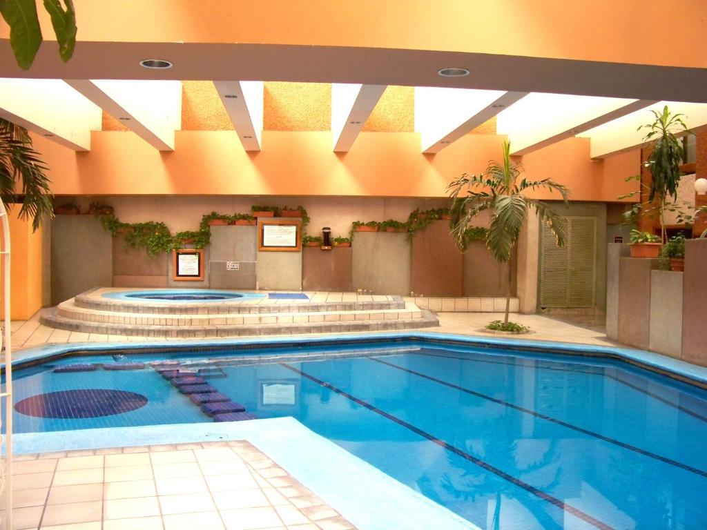 Country Plaza - Best Pool Hotels in Guadalajara