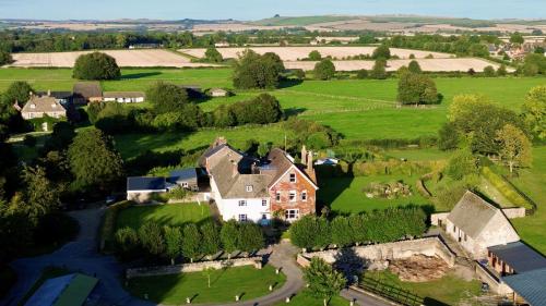Overtown Manor Bed and Breakfast - Best Hotels in Wiltshire