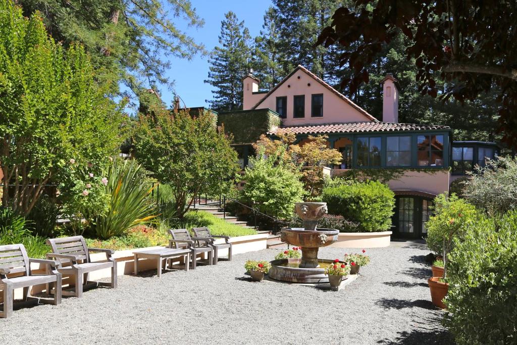 Applewood Inn - Best Honeymoon Hotels in California