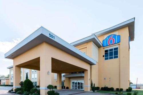 hotels with suites in Burleson