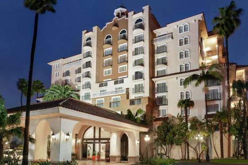 Embassy Suites by Hilton Santa Ana Orange County Airport - Best Hotels with Airport Shuttle Service in Anaheim-Disneyland, CA