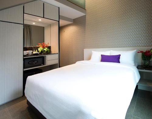 V Hotel Bencoolen - Best Pool Hotels in Singapore