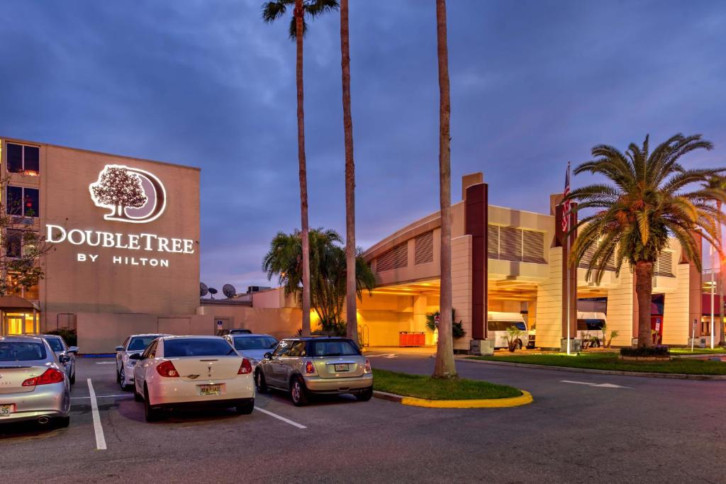 DoubleTree by Hilton Hotel Tampa Airport-Westshore - Best Hotels with Airport Shuttle Service in Tampa, FL