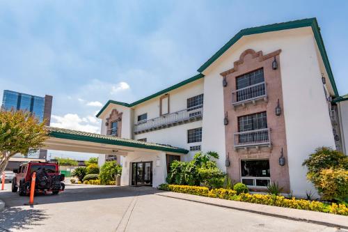 Quinta Dorada Hotel & Suites - Best Hotels with Free Breakfast in Northern Mexico
