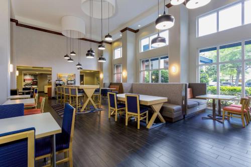Hampton Inn & Suites Tallahassee I-10-Thomasville Road - Best Hotels in Tallahassee, FL