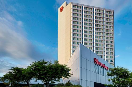 Sheraton Vancouver Guildford Hotel - Best Marriott International Hotels in British Columbia