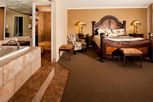 hotels with suites in Midland