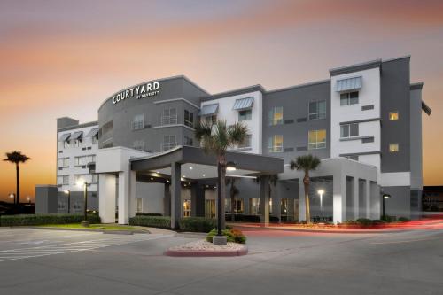 Courtyard by Marriott Galveston Island - Best Parking Hotels in Galveston, TX