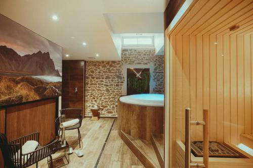 Auberge de Clochemerle, Spa privatif & restaurant gastronomique - Best Hotels in Burgundy