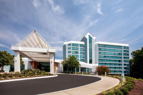 Holiday Inn Newport News - Hampton by IHG - Best Parking Hotels in Virginia Beach, VA