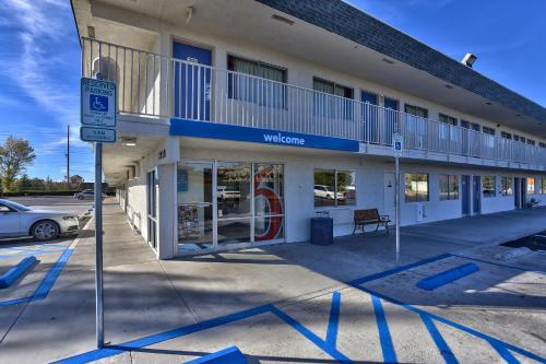 Motel 6-Flagstaff, AZ - Butler - Best Pet-Friendly Hotels in Flagstaff, AZ