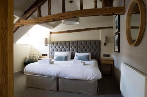 Royal Ship - Best Hotels with Free Breakfast in United Kingdom