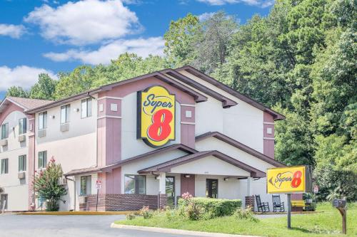 hotels with suites in Roanoke