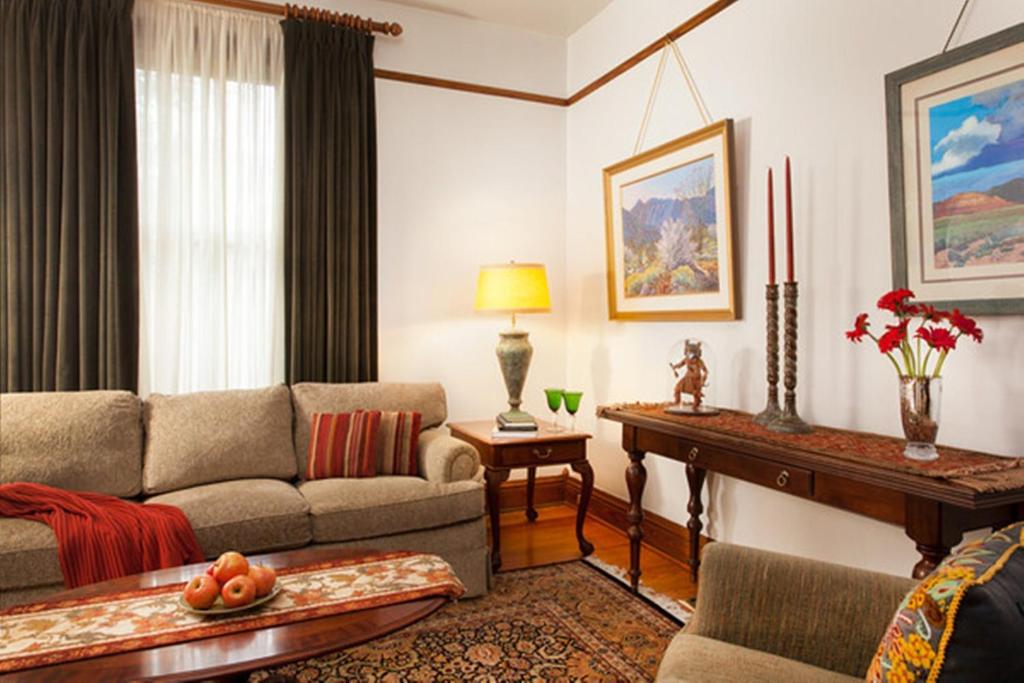 Four Kachinas B&B Inn - Santa Fe Ski Hotels