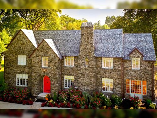 The Manor on Front - Best Hotels in Pennsylvania