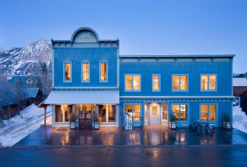Eleven Scarp Ridge Lodge - Ski Hotels in Colorado