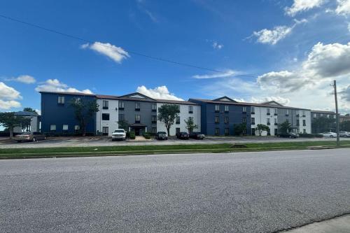 Quality Inn & Suites at Airport Blvd I-65 - Best Pool Hotels in Mobile, AL