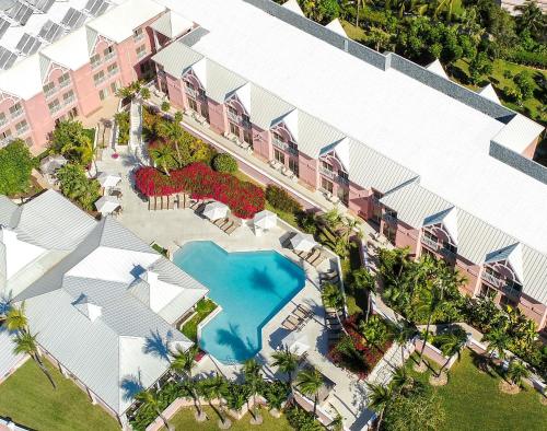 Comfort Suites Paradise Island - Best Pool Hotels in Bahamas