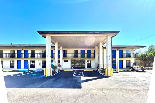hotels with suites in Gainesville