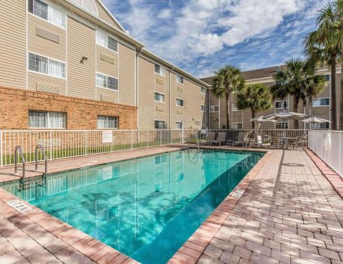 hotels with suites in Fort Myers
