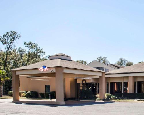 suite hotels in Pensacola