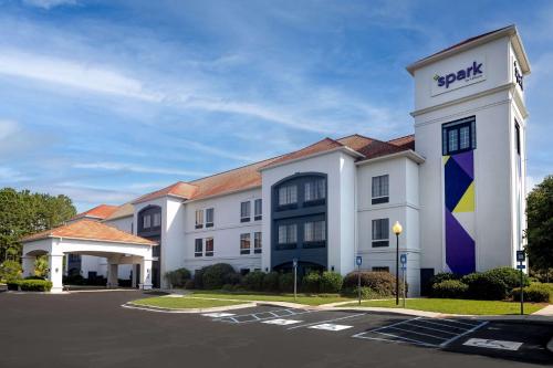Spark by Hilton Savannah Airport - Best Hotels with Airport Shuttle Service in Savannah, GA