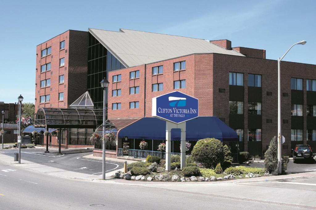 Clifton Victoria Inn at the Falls - Best Pet-Friendly Hotels in Niagara Falls