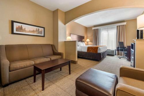 Comfort Suites near Route 66
