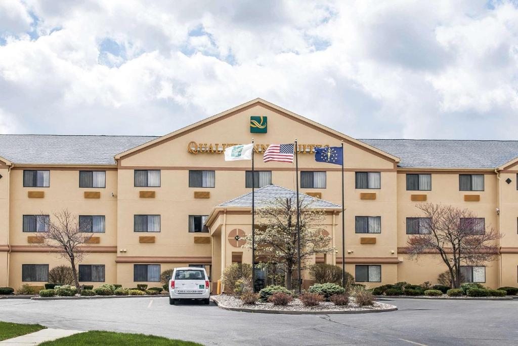 Quality Inn & Suites South Bend Airport - Best Hotels in South Bend, IN