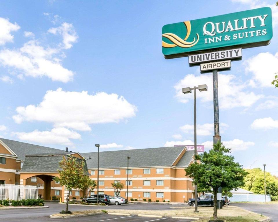 Quality Inn & Suites University-Airport - Best Hotels with Free Breakfast in Louisville, KY